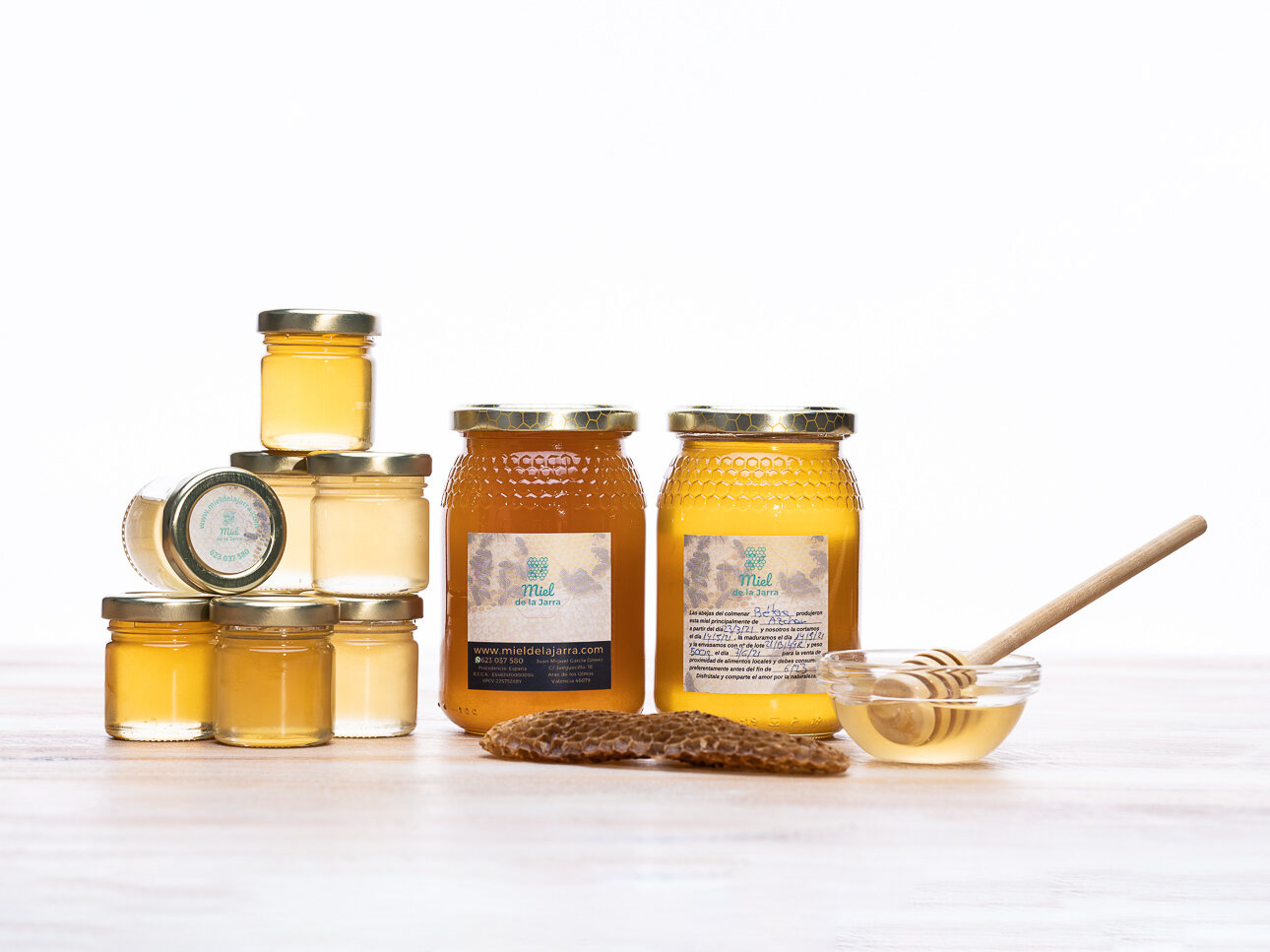 Tarros y miel con cuchara